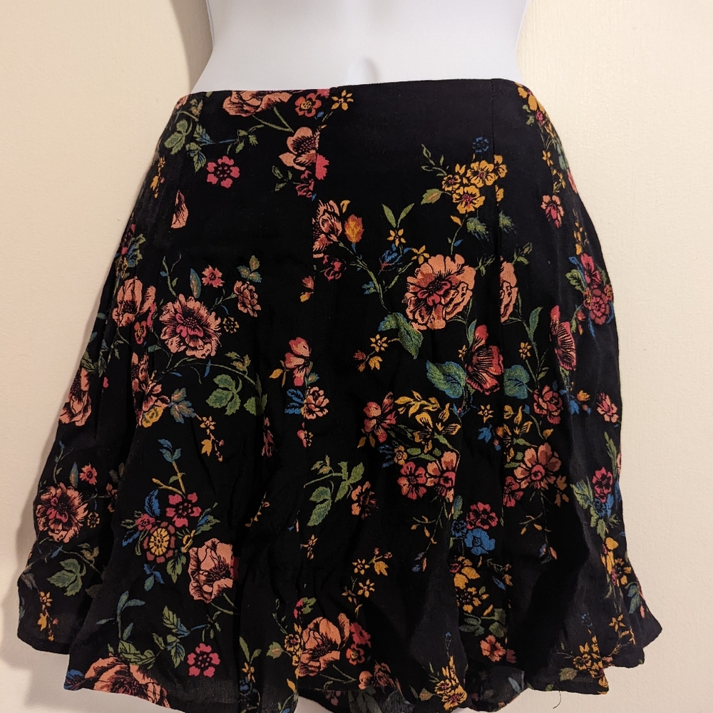 Super cute floral skirt